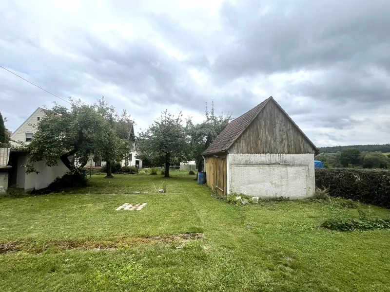 Garten mit Gartenhaus