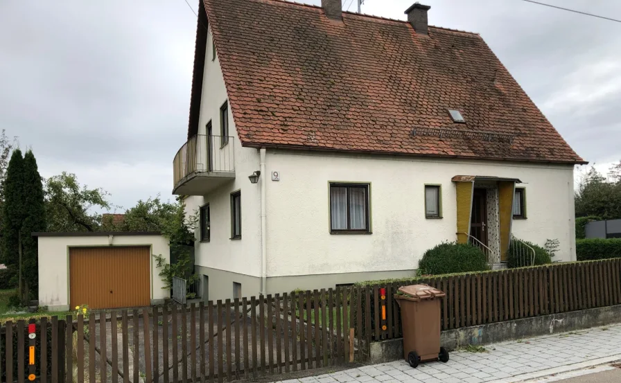 Eingangsbereich mit Garage