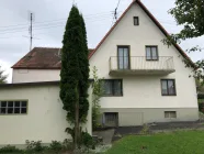 Garage und Haus Seitenansicht