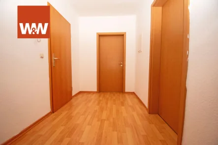 Flur - Wohnung kaufen in Altenburg - Bezugsfreie, gemütliche 3-Zimmer-Wohnung in Altenburg zum Verkauf