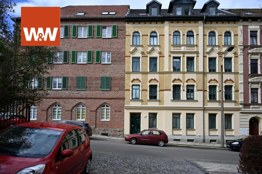 Straßenansicht - Wohnung kaufen in Altenburg - Attraktive vermietete 3-Zimmer-Wohnung in Altenburg mit Terrasse und guter Ausstattung"
