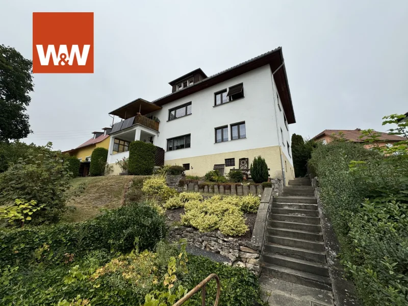 Hausansicht außen - Wohnung kaufen in Rudolstadt - Dachgeschosswohnung mit Panoramablick in bester Rudolstädter Lage