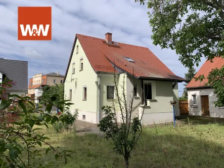 Seitenansicht vom Garten - Haus kaufen in Glaubitz - Schönes Einfamilienhaus in ruhiger Lage nahe Riesa - mit Garage & Nebengelass