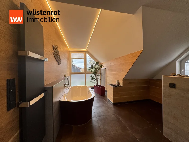 Badezimmer im Dachgeschoss - Haus kaufen in Stadtilm / Oberilm - Altbau-Flair trifft moderne und hochwertige Sanierung - Mehrgenerationshaus oder mit Firmensitz