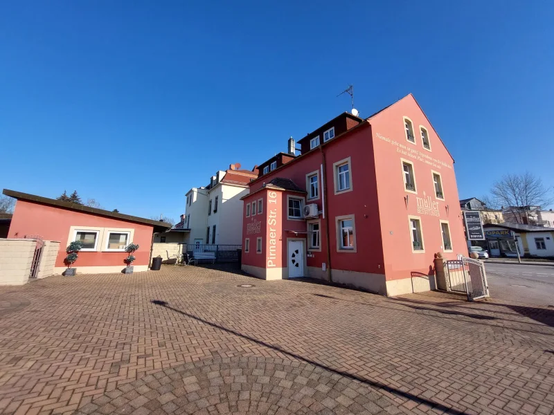 Hausansicht mit Innenhof - Haus kaufen in Heidenau - Ein Anlageobjekt mit interessanten Renditechancen - Für Profis oder Interessierte aus der Region