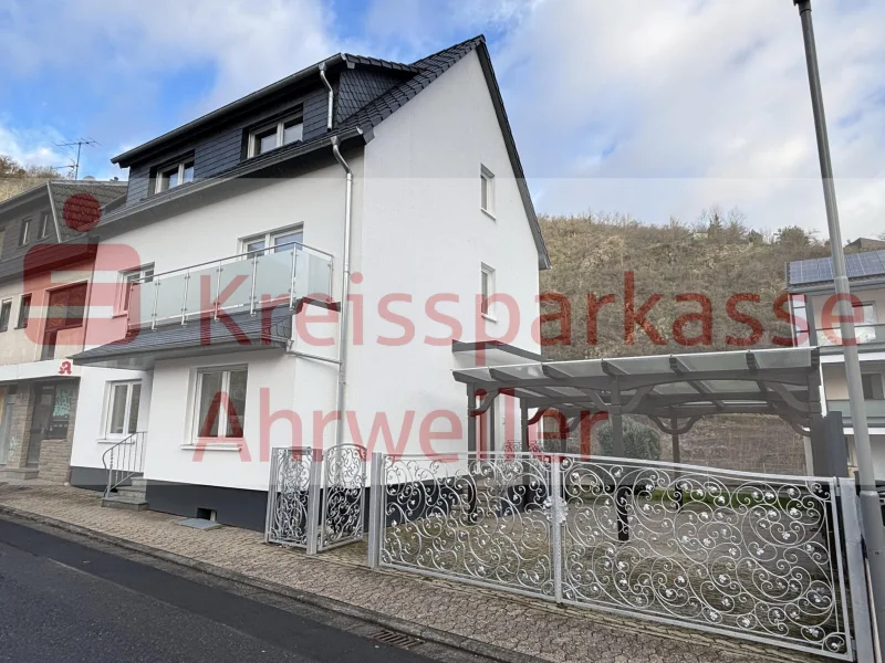  - Haus kaufen in Altenahr - Voll saniertes Wohnhaus mit einzigartiger Sicht auf Weinberge und Ahr...