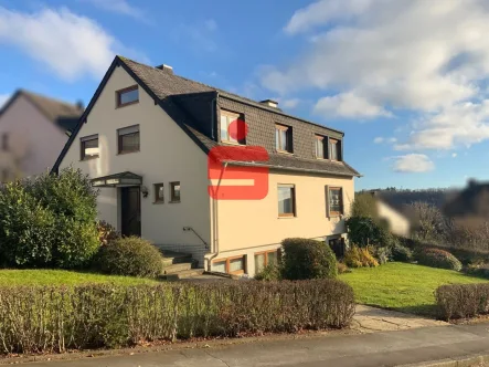 Strassenansicht - Haus kaufen in Prüm - Freistehendes Einfamilienhaus mit Garage in attraktiver Wohnlage