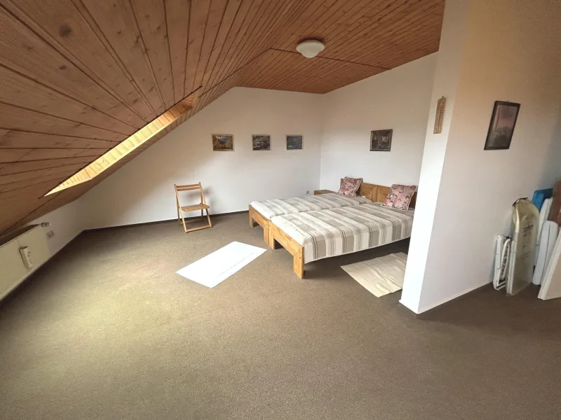 Schlafzimmer 1 DG