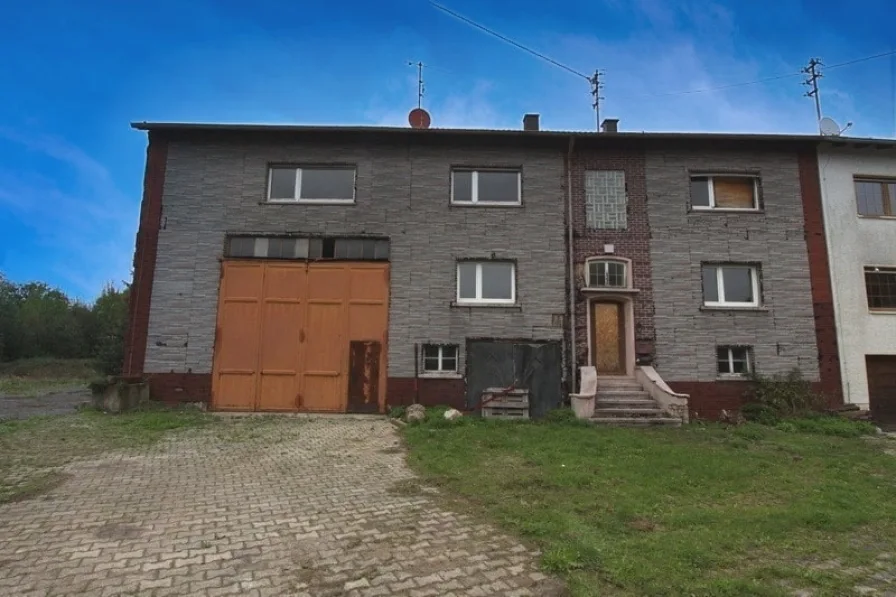 Straßenansicht - Haus kaufen in Konken - Stark sanierungsbedürftiges, sehr geräumiges Anwesen für Handwerker