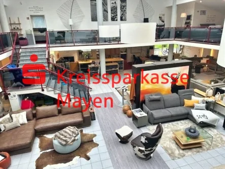Ausstellungsfläche - Halle/Lager/Produktion kaufen in Polch - Vielseitige Gewerbeimmobilie mit Dienstwohnung