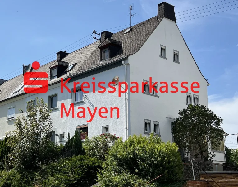 Frontansicht - Haus kaufen in Mayen - Reihenendhaus mit schönem Garten in zentraler Wohnlage von Mayen