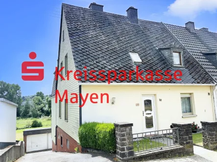 Frontansicht - Haus kaufen in Mayen - 2-Familienhaus mit Garten und 2 Garagen in ruhiger u. zentraler Wohnlage 