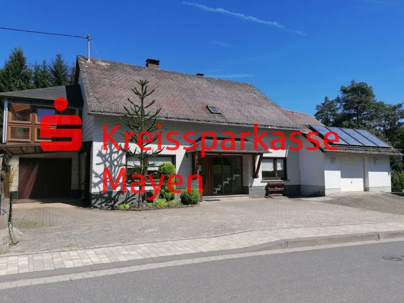  - Haus kaufen in Lirstal - Zweifamilienhaus mit Solaranlage, Garagen und großzügigem Grundstück