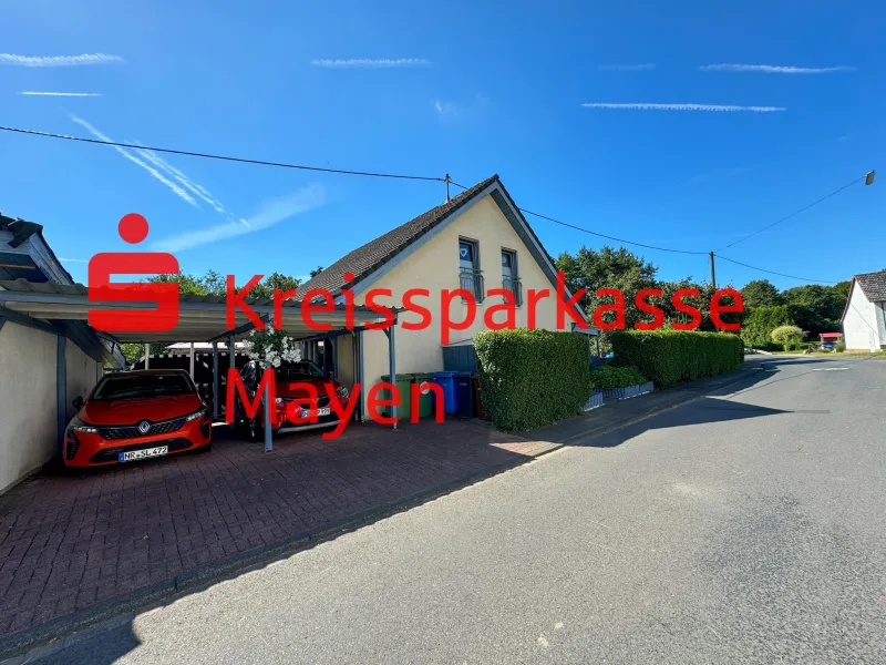 Straßenansicht - Haus kaufen in Neustadt - Familienparadies in Neustadt-Dasbach: Traumhaus mit Garten und Carport