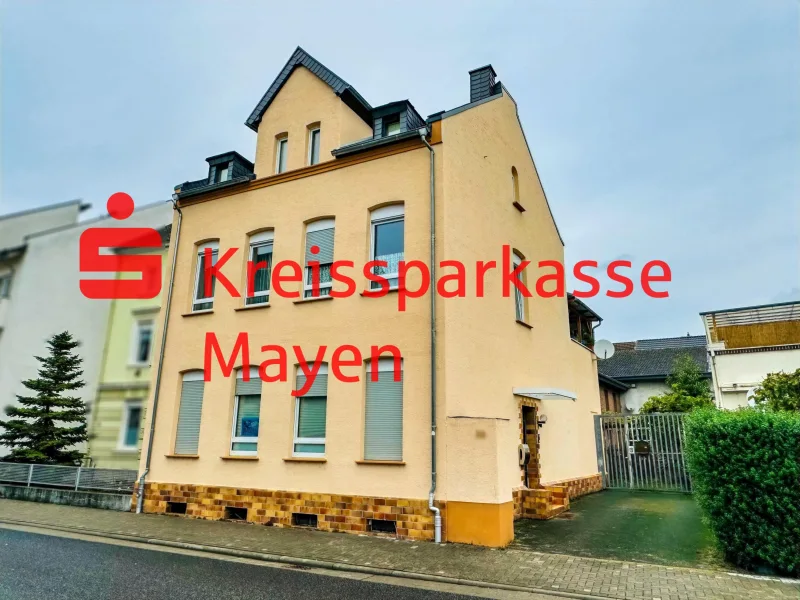 Außenansicht Gesamthaus - Wohnung kaufen in Andernach - Eigentumswohnung mit Dachterrasse in sehr zentraler Lage