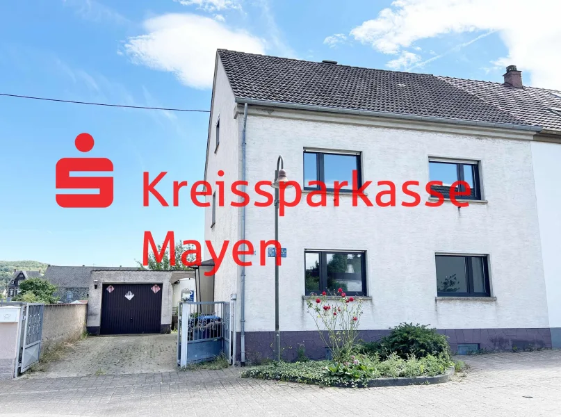 Frontansicht - Haus kaufen in Kruft - 2-Familienhaus mit Garten und Garage in ruhiger u. zentraler Wohnlage 