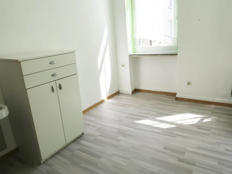 26944771-OG 1 Zimmer m Waschbecken