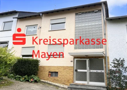 Front - Haus kaufen in Mayen - Attraktives 3-Familienhaus mit 2 Garagen u. Stellplatz in ruhiger Wohnlage