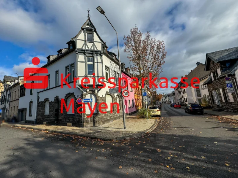 Außenansicht - Haus kaufen in Mayen - Charmantes Reiheneckhaus mit Terrasse, Kamin und Garage in Mayen