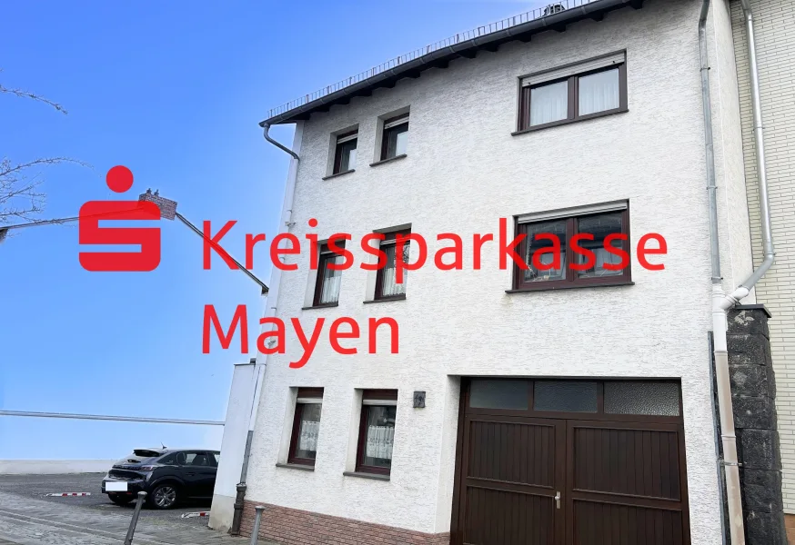 Frontansicht - Haus kaufen in Mayen - Wohnhaus m. Garage u. kleinem Garten in zentraler und ruhiger Wohnlage