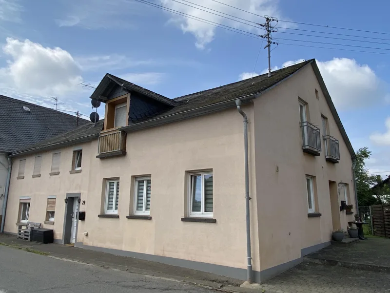 Außenansicht - Haus kaufen in Morbach - Vermietetes Zweifamilienhaus in zentraler Ortslage