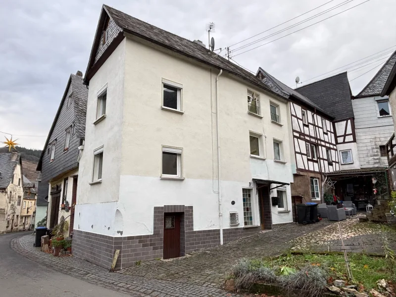 Außenansicht - Haus kaufen in Enkirch - Gemütliches Reiheneckhaus in zentraler Ortslage