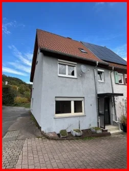 Vorderansicht - Haus kaufen in Neckarzimmern - Klein aber Fein! Doppelhaushälfte mit Garage u. ausgebautem Nebengebäude