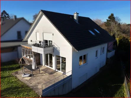 Außenansicht - Haus kaufen in Walldürn - Willkommen in Ihrem neuen Zuhause!Familienfreundliches Haus in idyllischem Wohnareal