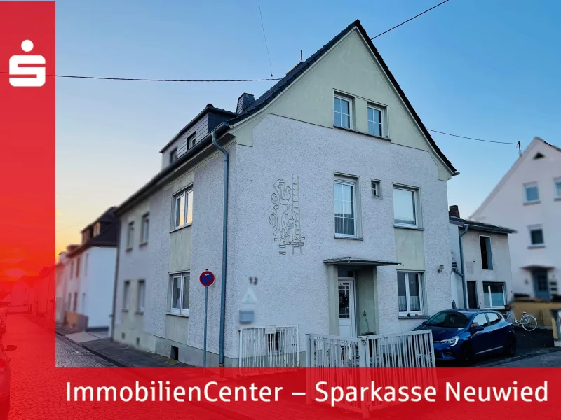 Hausansicht - Haus kaufen in Neuwied - Doppelhaushälfte in ruhiger Lage von Neuwied - Heimbach-Weis