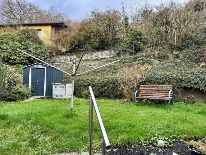 Gartenbereich hinterm Haus