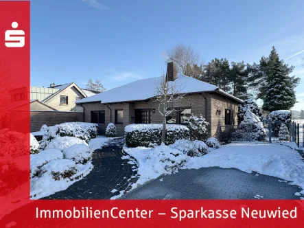 Straßenansicht Logo - Haus kaufen in Vettelschoß - Winkelbungalow in bester Wohnlage