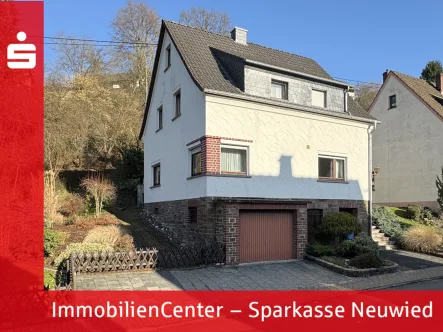 Straßenansicht Logo - Haus kaufen in Niederbreitbach - Solides Einfamilienhaus in ruhiger Ortslage