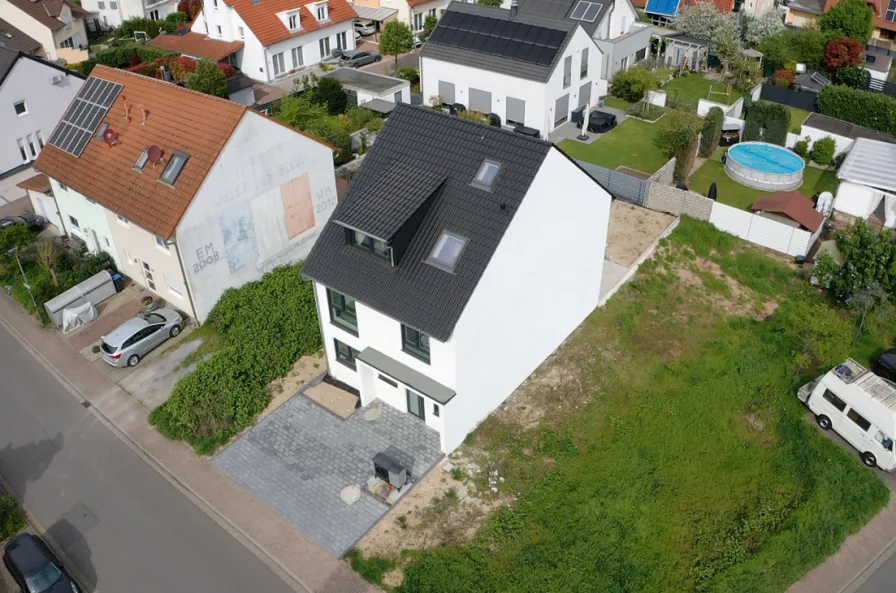  - Haus kaufen in Römerberg - Modernes Wohnen mit höchstem energetischem Standard 