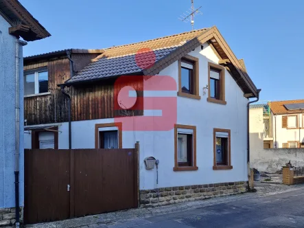  - Haus kaufen in Weisenheim am Sand - Sanierungsobjekt mit Hof und Garten