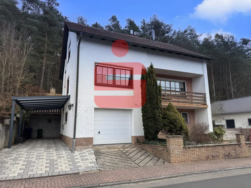  - Haus kaufen in Esthal - Solides Einfamilienhaus in ruhiger Waldrandlage.