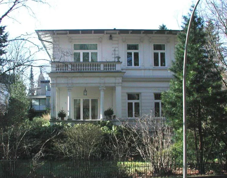 Straßenansicht - Wohnung mieten in Hamburg - Großzügiges Hochparterre in einer Jugenstilvilla am Gossler-Park 