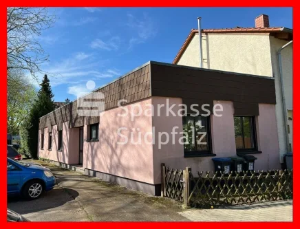  - Haus kaufen in Landau - Wohnen für Jung und Junggebliebene - Umgebauter Bungalow in ruhiger Lage