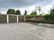 Stellplatz und Garage