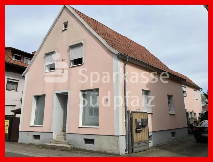 Außenansicht - Haus kaufen in Wörth - F A M I L I E N G L Ü C K - Mehrgenerationenhaus mit Ausbaureserve 