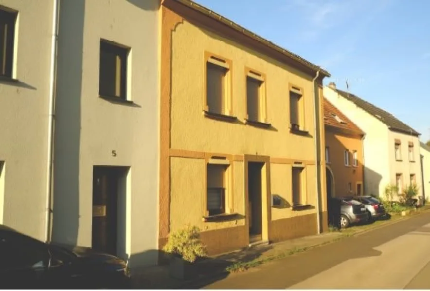 Hausansicht - Haus kaufen in Tawern - Zwangsversteigerung in Tawern - Verkehrswert 92.600 Euro