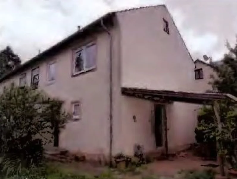 Hausansicht  - Haus kaufen in Saarburg - Zwangsversteigerung Reihenendhaus in Saarburg