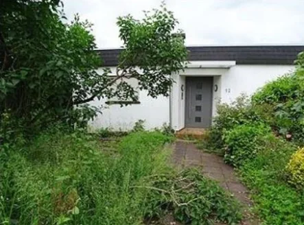 Hausansicht - Haus kaufen in Trier - Zwangsversteigerung Einfamilienhaus mit ELW in Weismark-Feyen