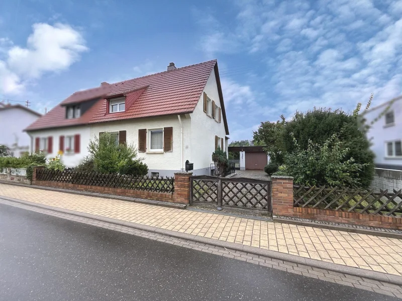 Vorderseite - Haus kaufen in Birkenheide - Tolle Doppelhaushälfte für die kleine Familie in der Birkenheide!