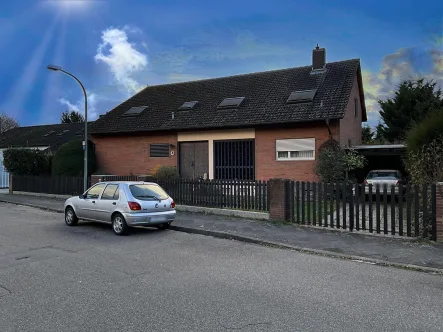 Seitlicher Blick - Haus kaufen in Ludwigshafen - Großes Musikerhaus mit sehr viel Platz für die große Familie!