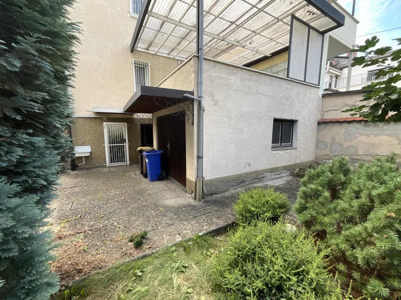 Garage und Terrasse