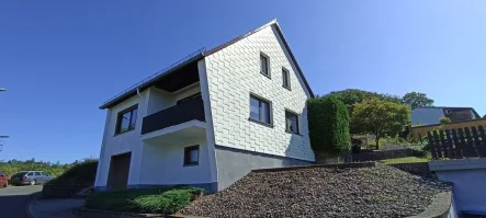 Straßenansicht - Haus kaufen in Pelm - Gemütliches und sehr gepflegtes Wohnhaus mit Blick auf die Kasselburg