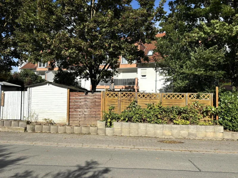 Straßenansicht  - Wohnung kaufen in Saulheim - Entzückende helle Wohnung mit Stellplatz in Saulheim!