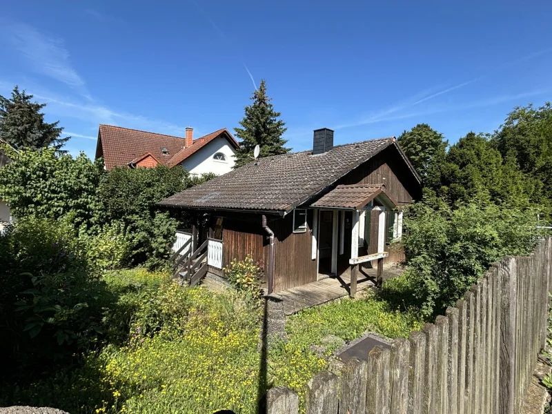 Straßenansicht - Haus kaufen in Dolgesheim - Lassen Sie die Seele baumeln! Wohnhaus mit Urlaubsfeeling!