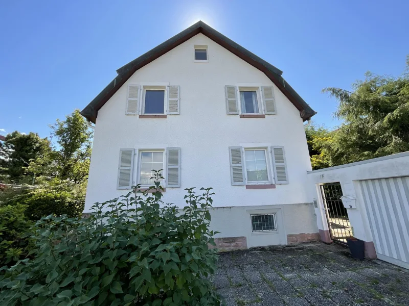 Außenansicht - Haus kaufen in Baden-Baden - Sonnendurchflutendes Einfamilienhaus in Baden-Baden Ebersteinburg