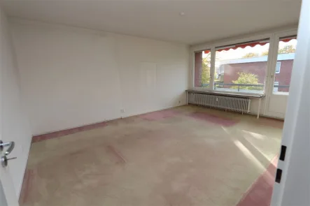 Wohnzimmer - Wohnung kaufen in Hamburg - Sonnenverwöhnte 4-Zimmer Etagenwohnung mit Balkon und viel Potenzial